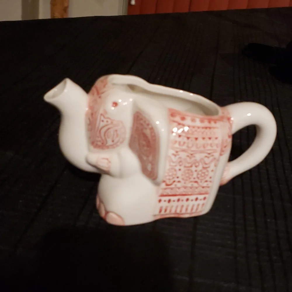 Elephant Creamer. - Picture 1 of 7